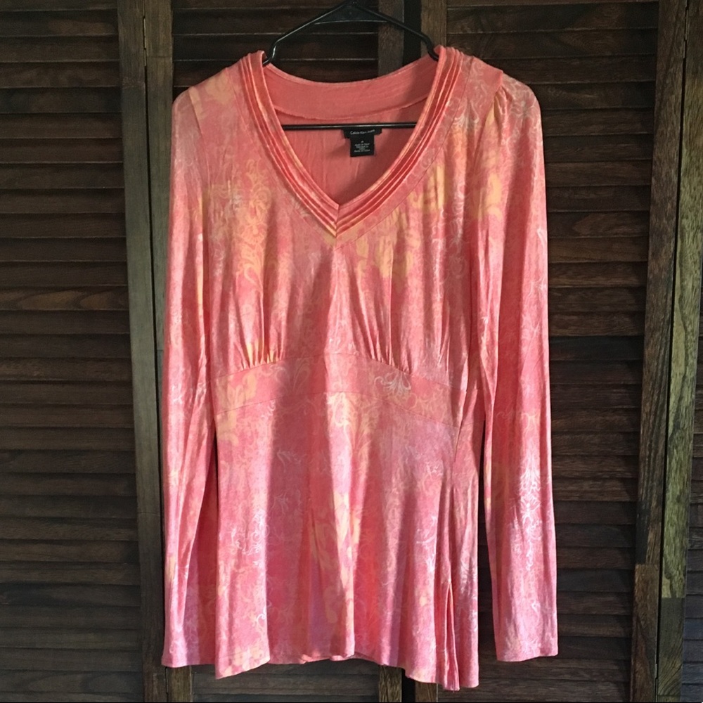 Calvin Klein Jeans women’s medium long sleeve top.